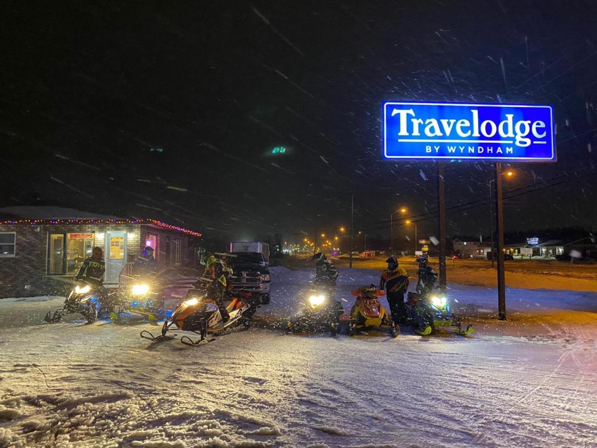 Travelodge By Wyndham Cochrane מראה חיצוני תמונה