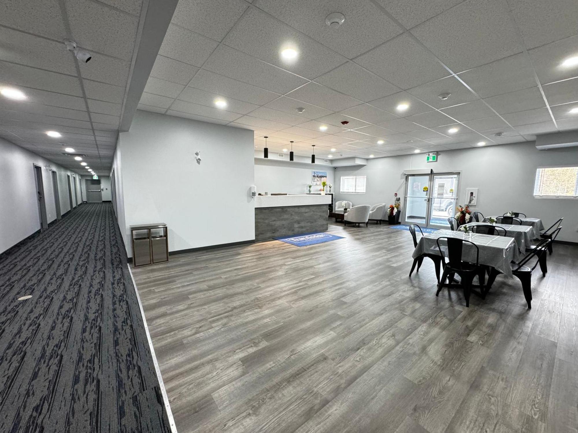 Travelodge By Wyndham Cochrane מראה חיצוני תמונה