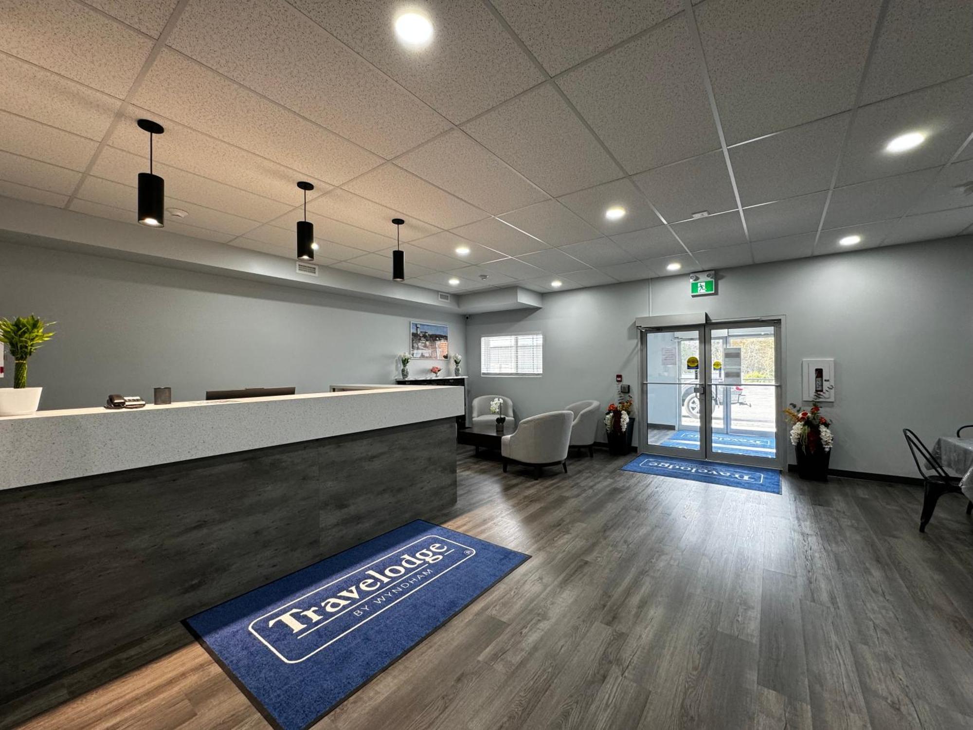 Travelodge By Wyndham Cochrane מראה חיצוני תמונה