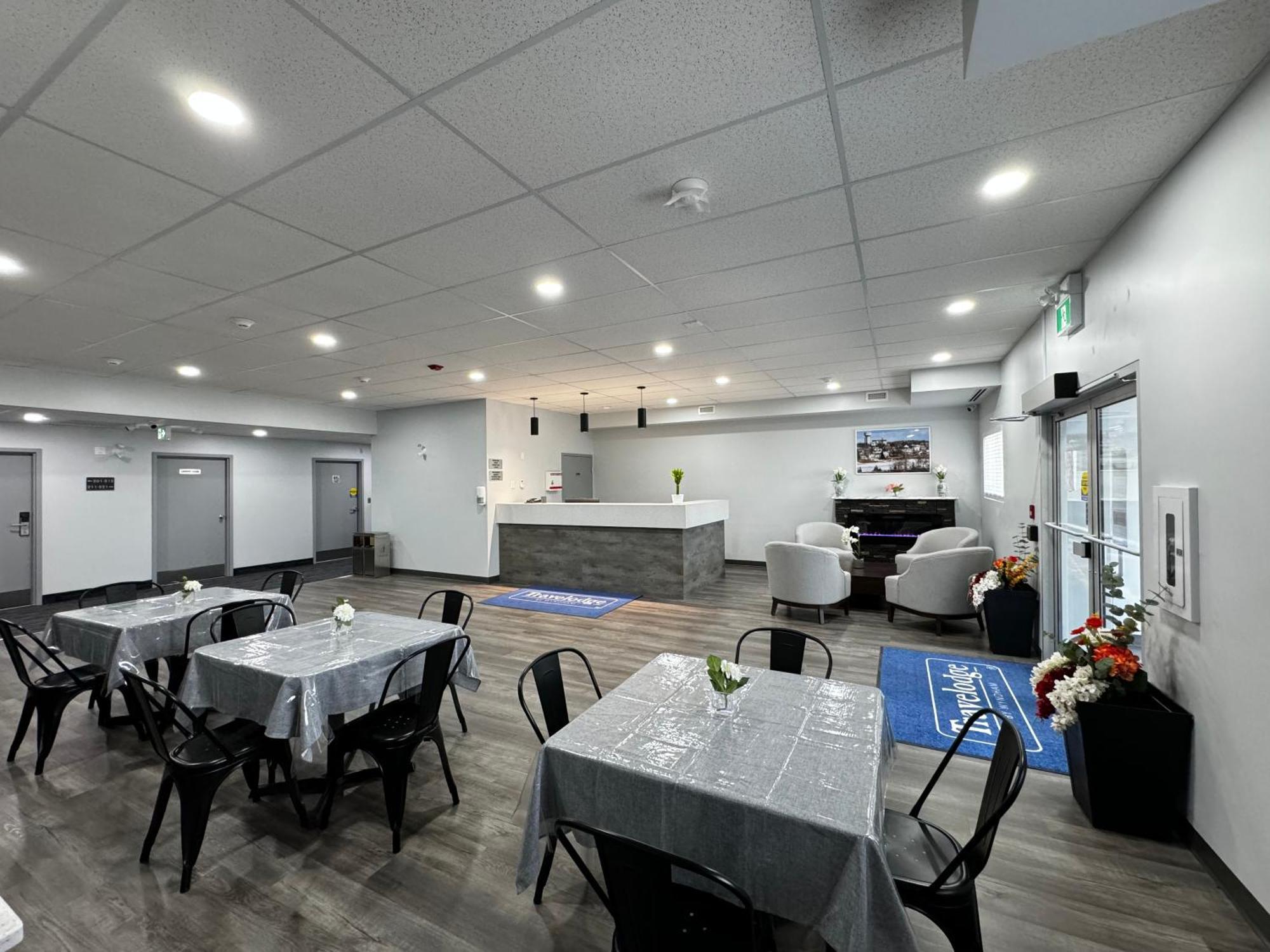 Travelodge By Wyndham Cochrane מראה חיצוני תמונה