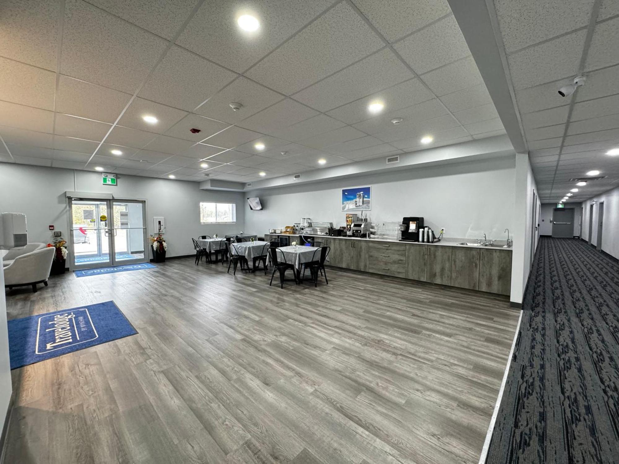 Travelodge By Wyndham Cochrane מראה חיצוני תמונה