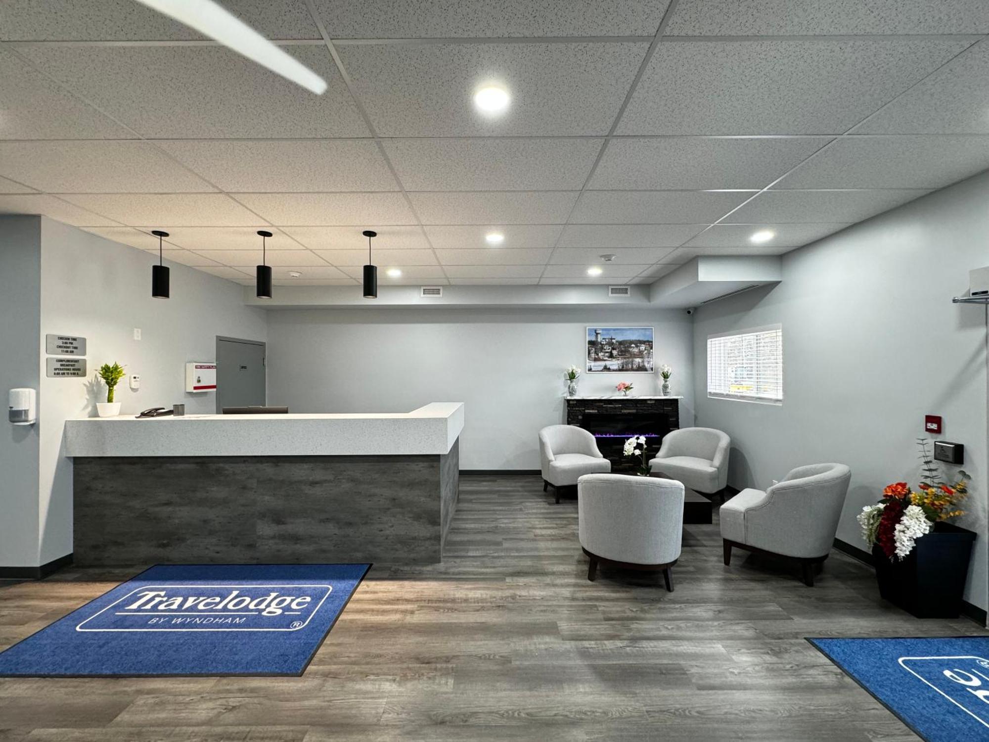 Travelodge By Wyndham Cochrane מראה חיצוני תמונה