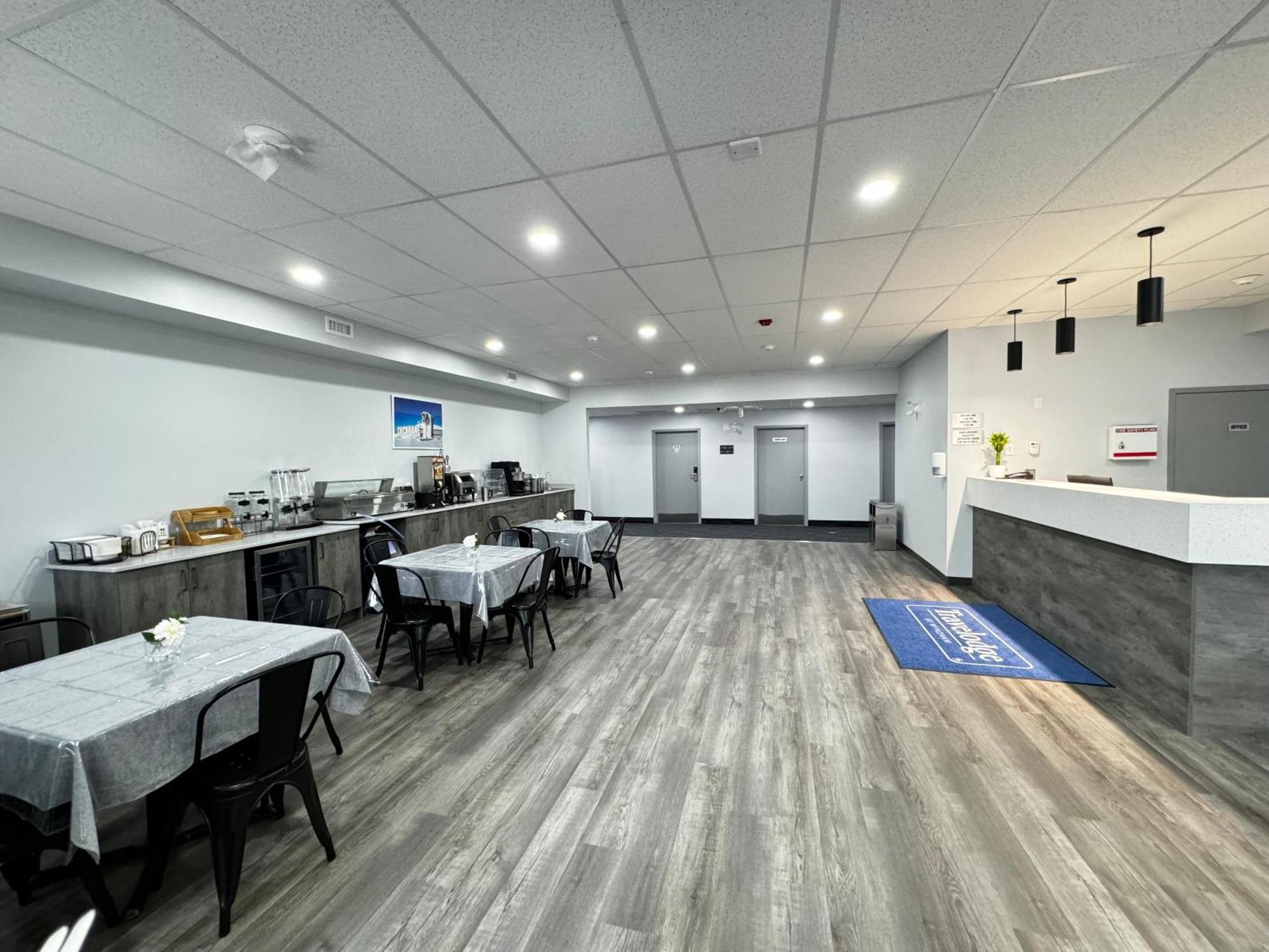 Travelodge By Wyndham Cochrane מראה חיצוני תמונה