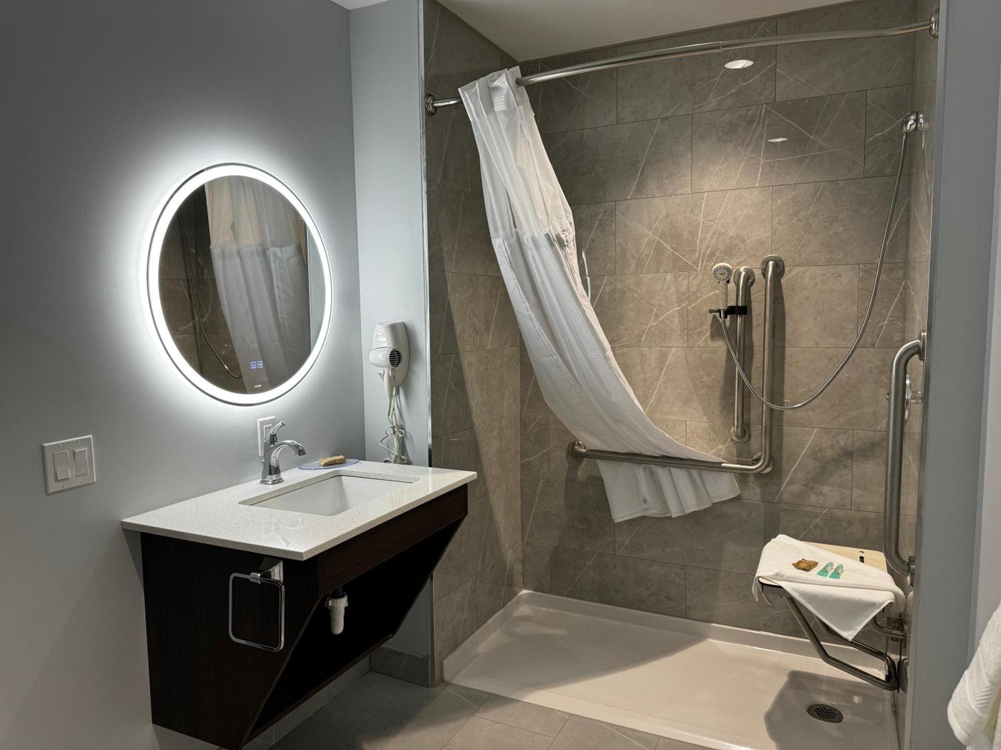 Travelodge By Wyndham Cochrane מראה חיצוני תמונה
