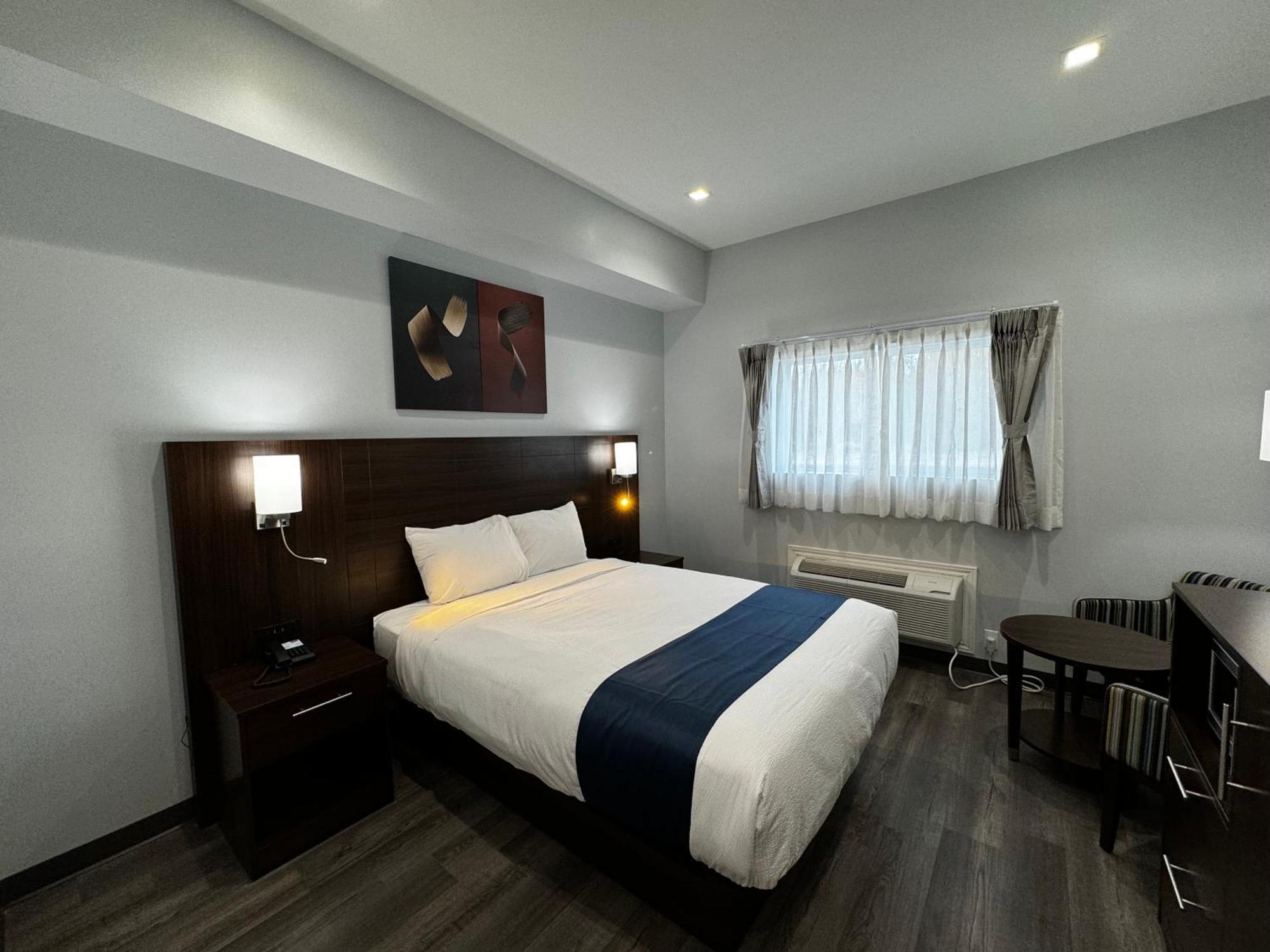 Travelodge By Wyndham Cochrane מראה חיצוני תמונה