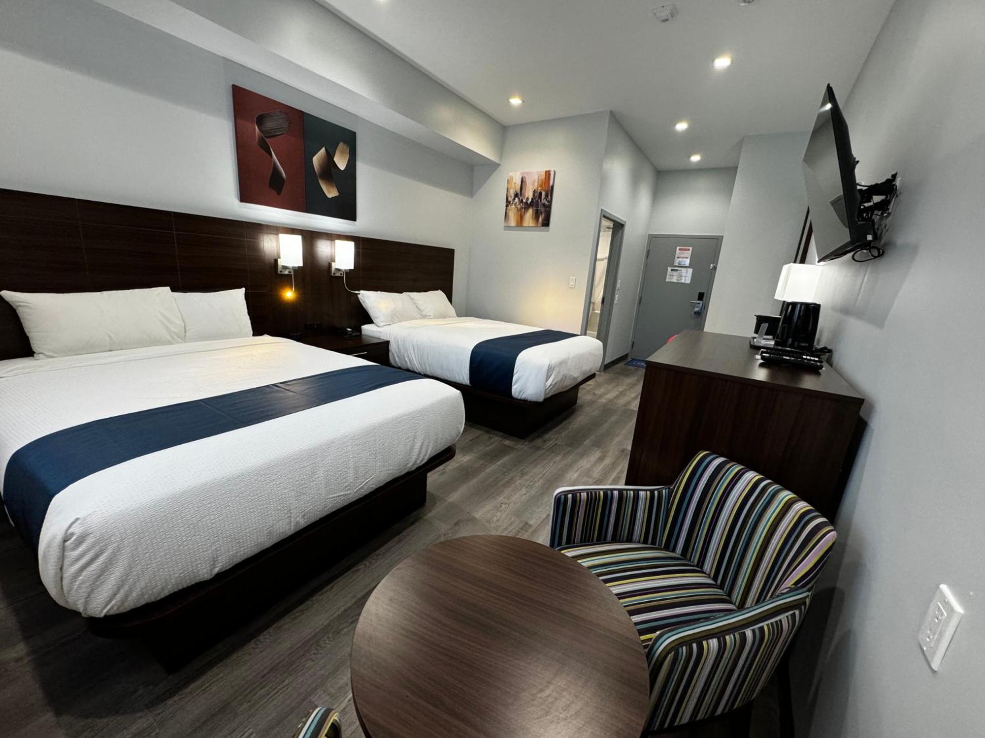 Travelodge By Wyndham Cochrane מראה חיצוני תמונה