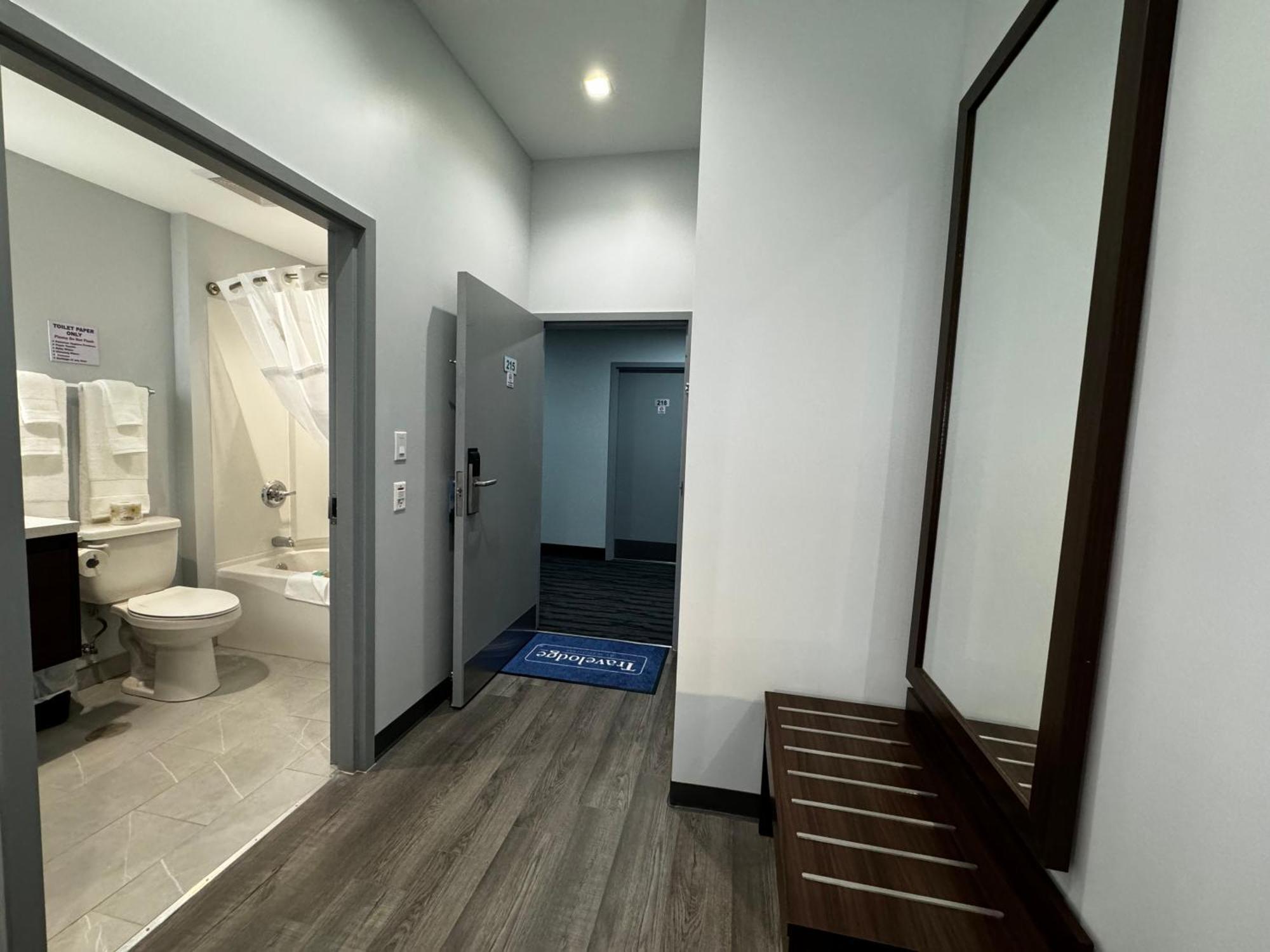 Travelodge By Wyndham Cochrane מראה חיצוני תמונה
