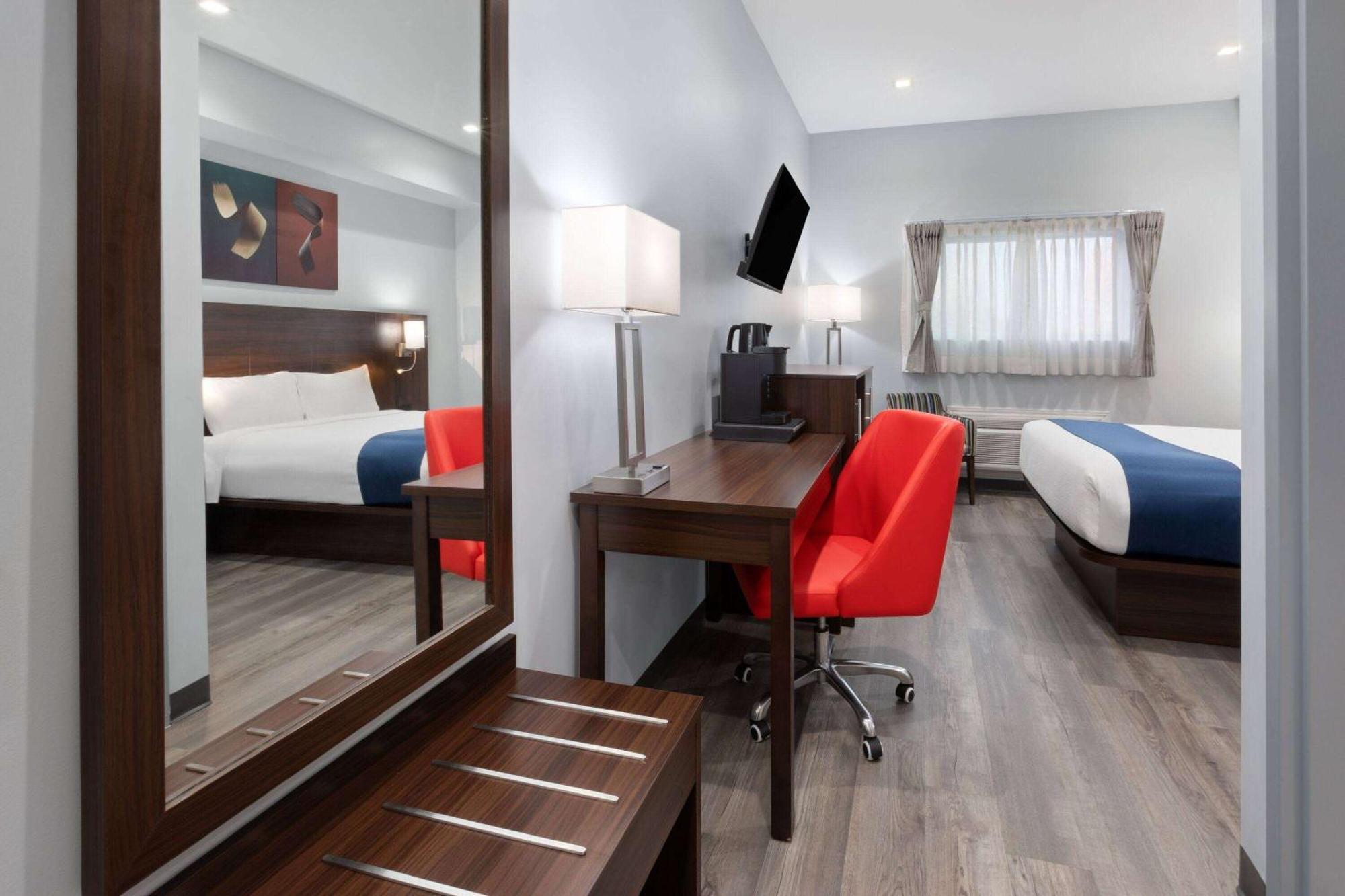 Travelodge By Wyndham Cochrane מראה חיצוני תמונה