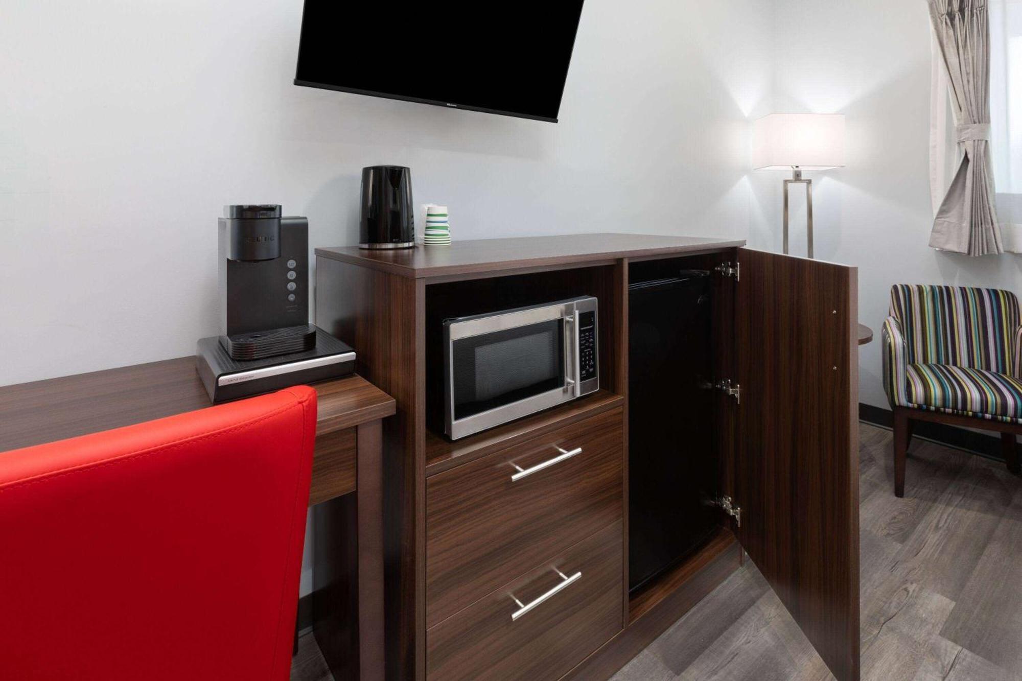 Travelodge By Wyndham Cochrane מראה חיצוני תמונה