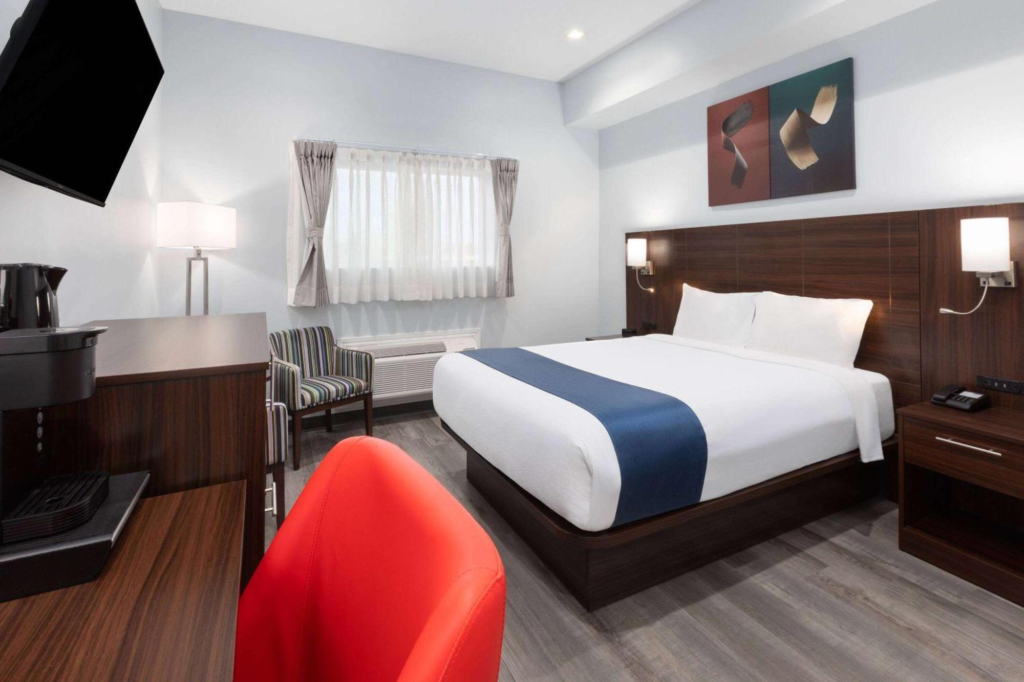 Travelodge By Wyndham Cochrane מראה חיצוני תמונה