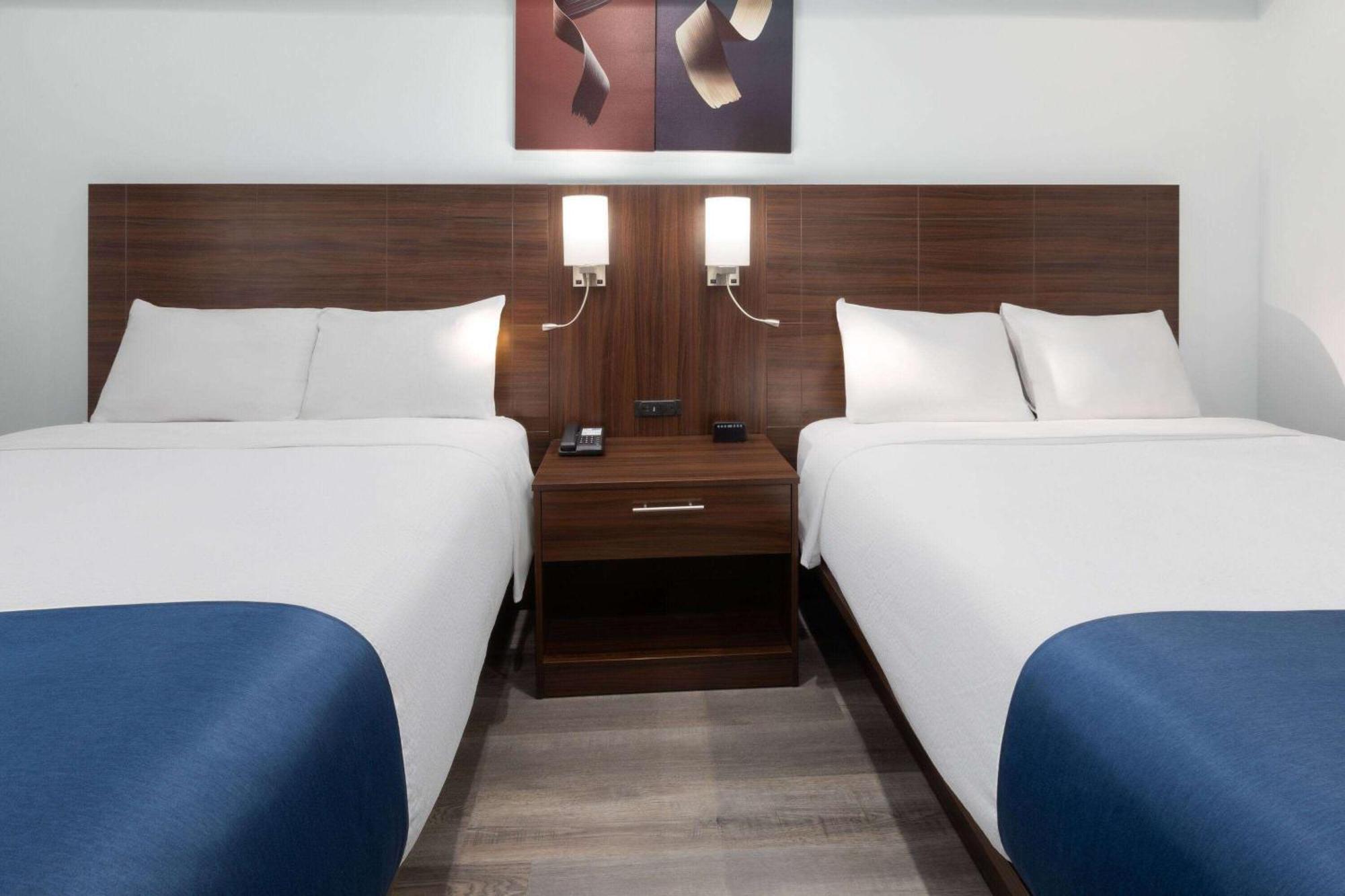 Travelodge By Wyndham Cochrane מראה חיצוני תמונה