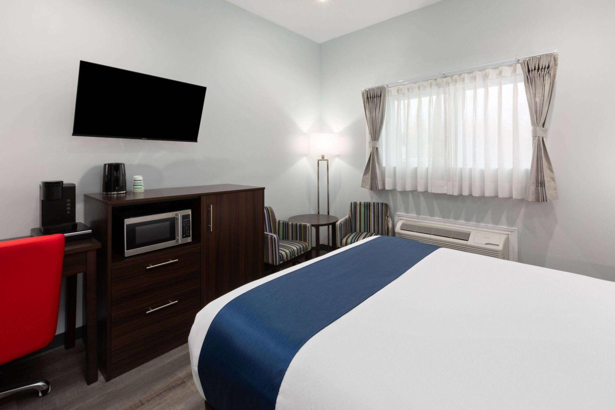 Travelodge By Wyndham Cochrane מראה חיצוני תמונה