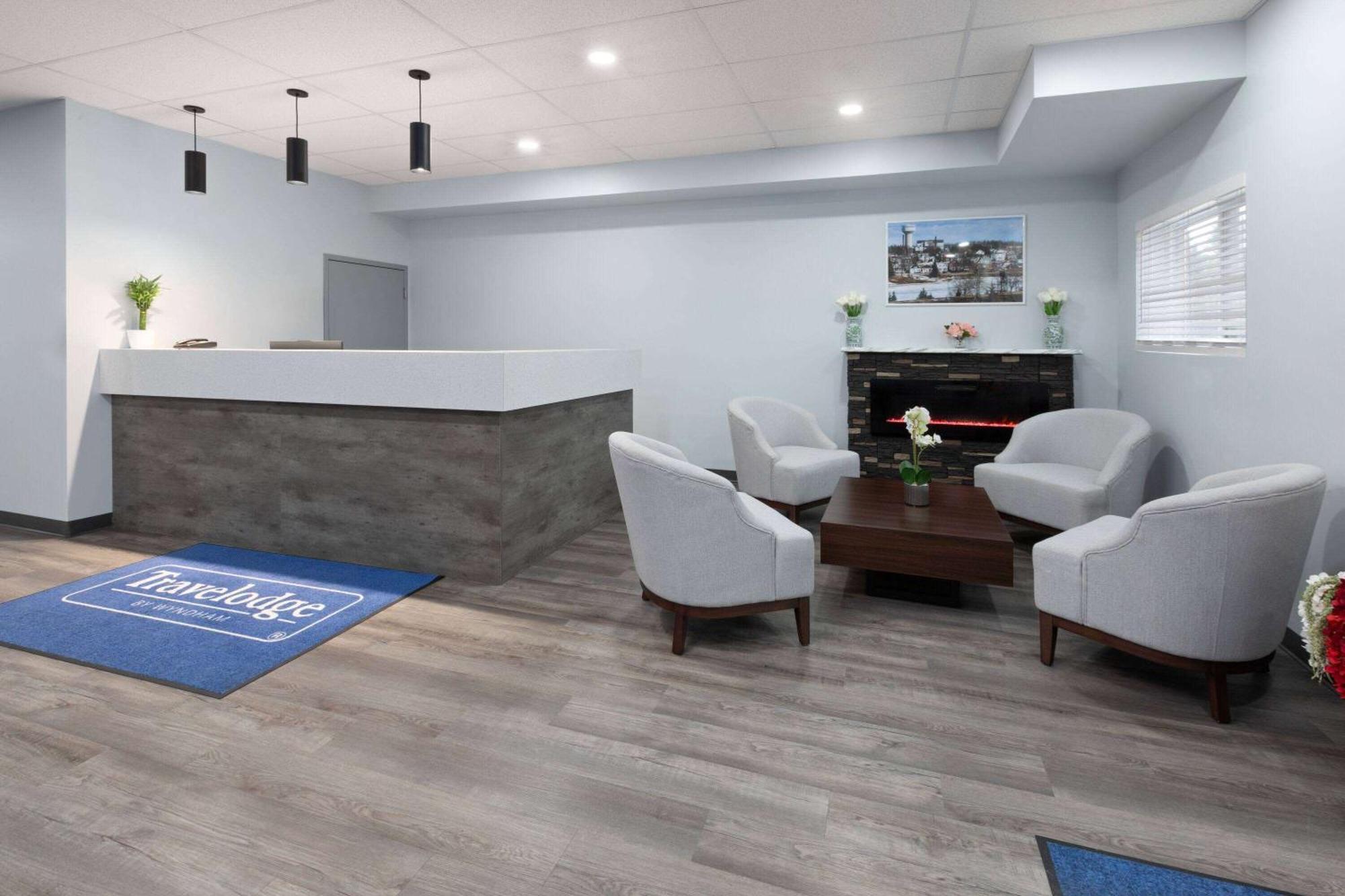 Travelodge By Wyndham Cochrane מראה חיצוני תמונה